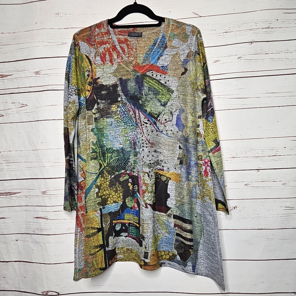 Inoah Wearable Art Long Sleeve V-Neck Bold Tunic